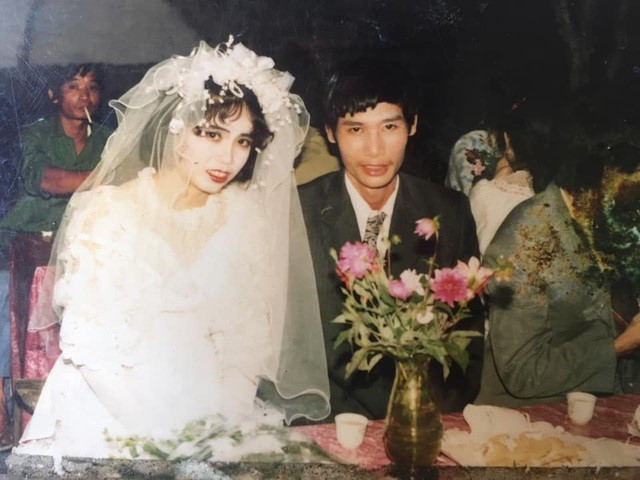 Thích thú những đám cưới “Thời Bao Cấp”: Rước dâu bằng xe đạp, mừng cưới bằng phích nước
